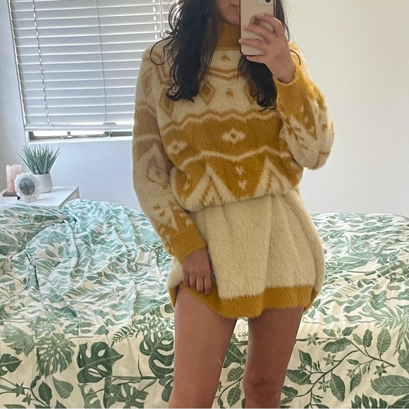 ❌GIVEN AWAY❌ Yellow Lulus Sweater Dress - Picture 1 of 5